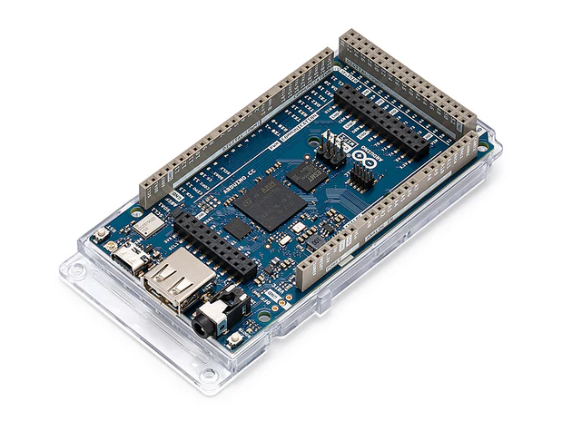 Vue de la carte Arduino GIGA avec ports USB, audio et caméra